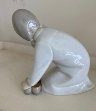Lladro #4523 Retired “Little Girl with Slippers” Porcelain Figurine, Excellent Condition